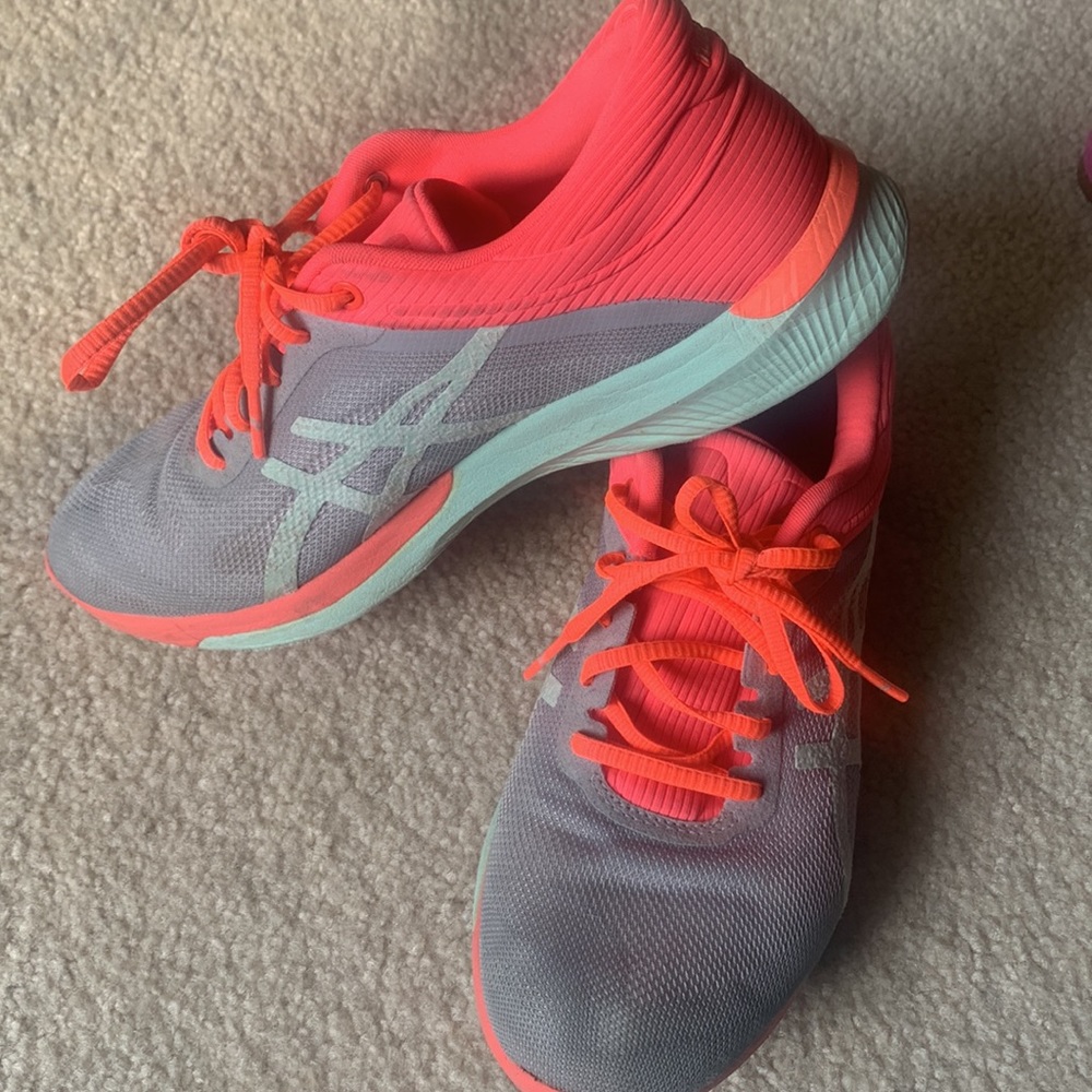 ASICS Running Shoes - Picture 3 of 6